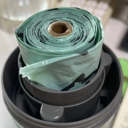 Recogedor Portátil para Excrementos de Perro – Pinza Higiénica con Bolsas para Residuos